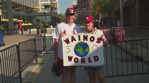 Cardinals fans thank Adam Wainwright ahead of special weekend